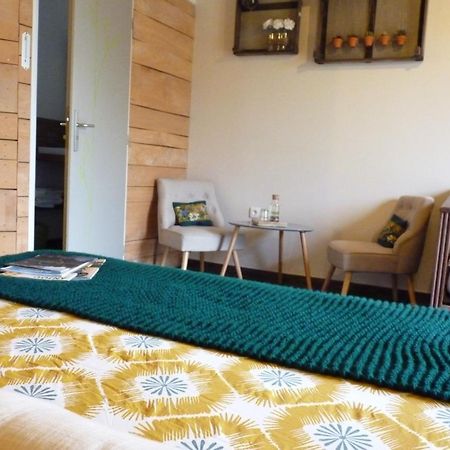 Chambres D'Hotes Le Chateau Rouge Saint-Germain-sur-Moine Екстериор снимка