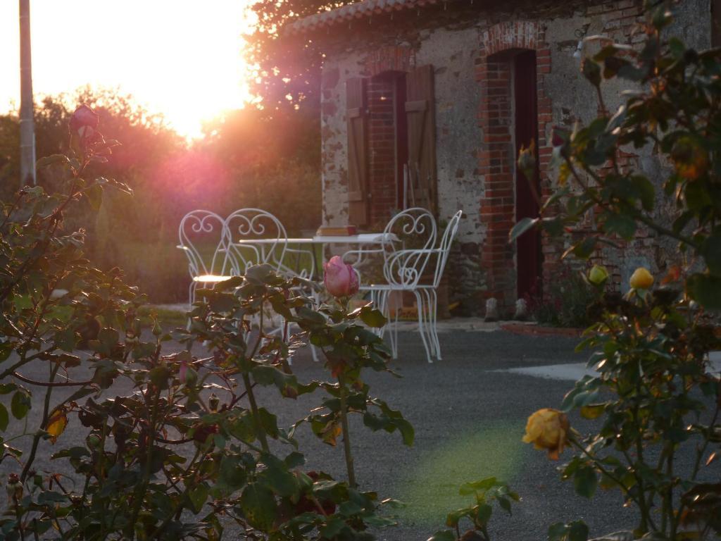 Chambres D'Hotes Le Chateau Rouge Saint-Germain-sur-Moine Екстериор снимка
