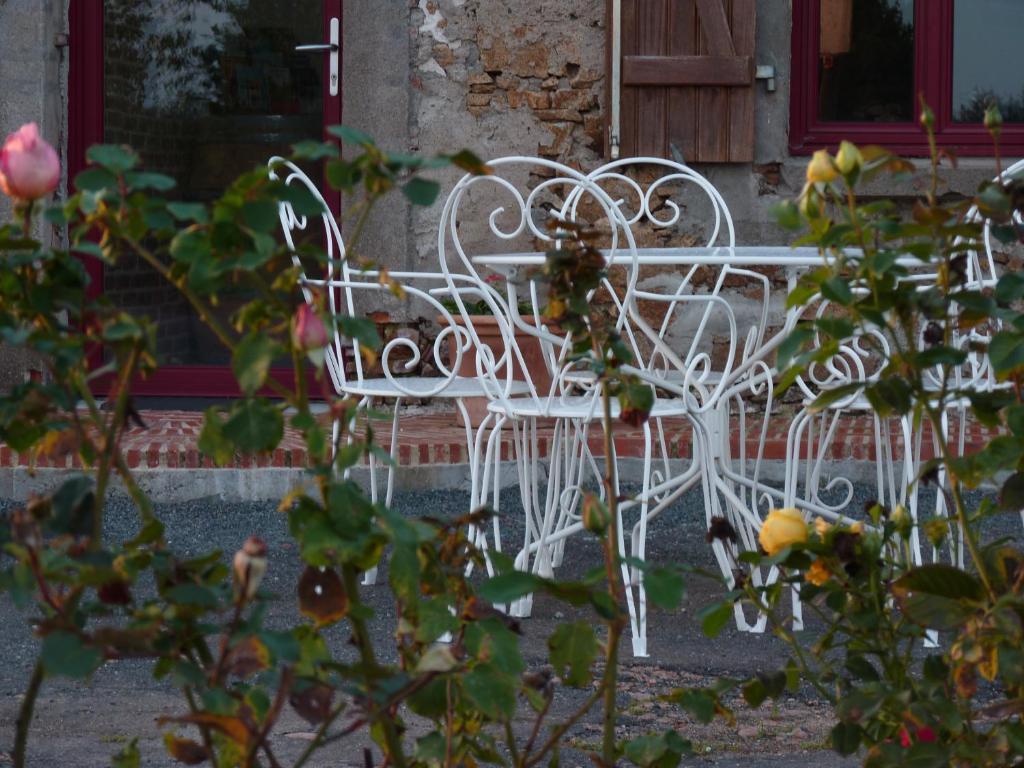 Chambres D'Hotes Le Chateau Rouge Saint-Germain-sur-Moine Екстериор снимка